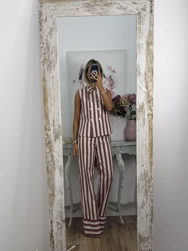 Conjunto Karen de rayas rojo y blanco