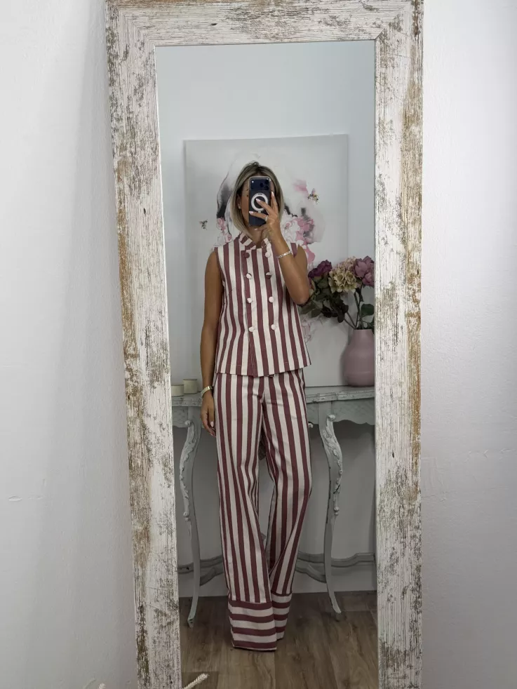 Conjunto Karen de rayas rojo y blanco