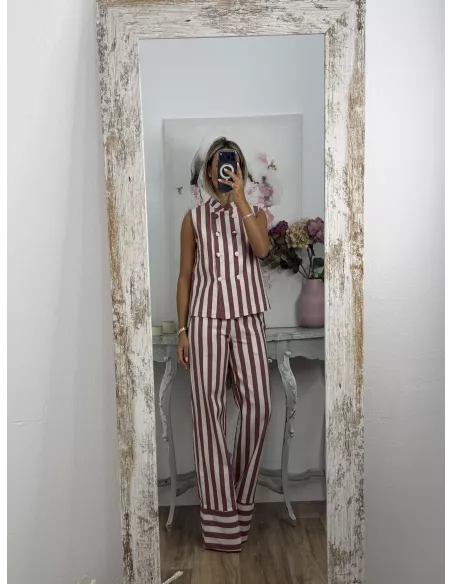 Conjunto Karen de rayas rojo y blanco
