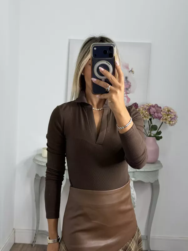 Body choco tipo polo sin botones