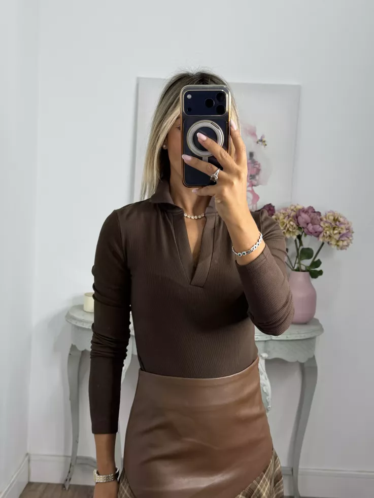 Body choco tipo polo sin botones