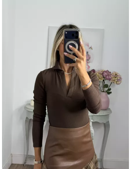 Body choco tipo polo sin botones