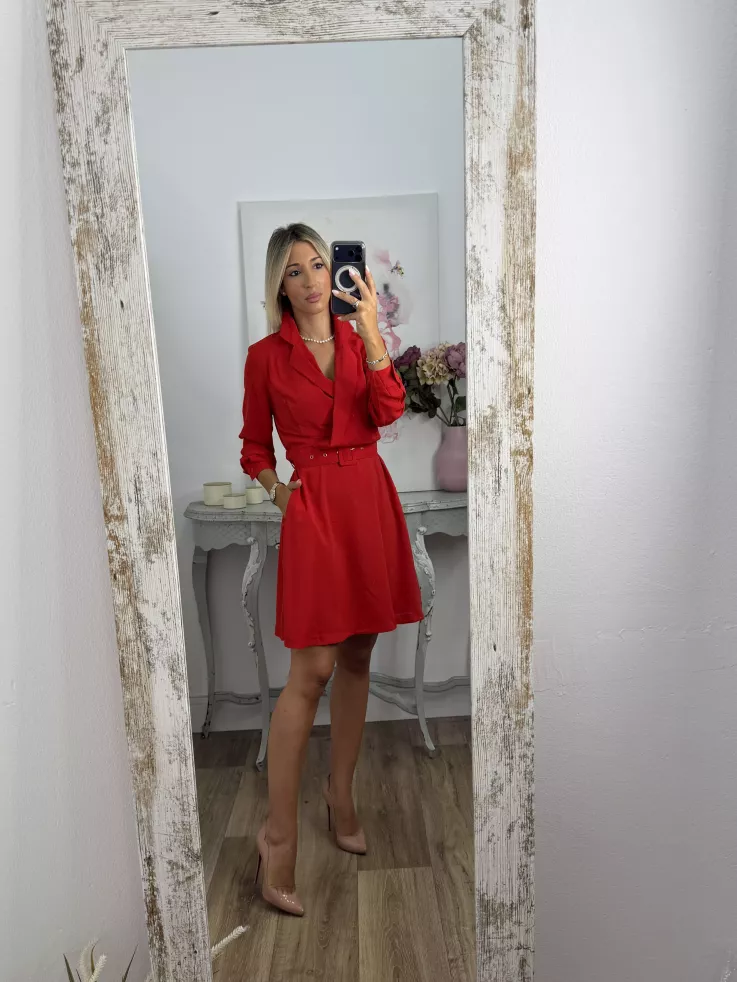 Vestido Aurora rojo con cinturón