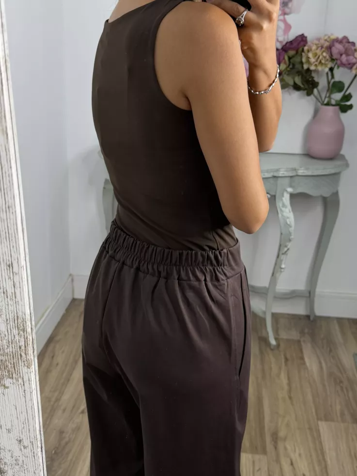 Camiseta básica licra choco escote cuadro