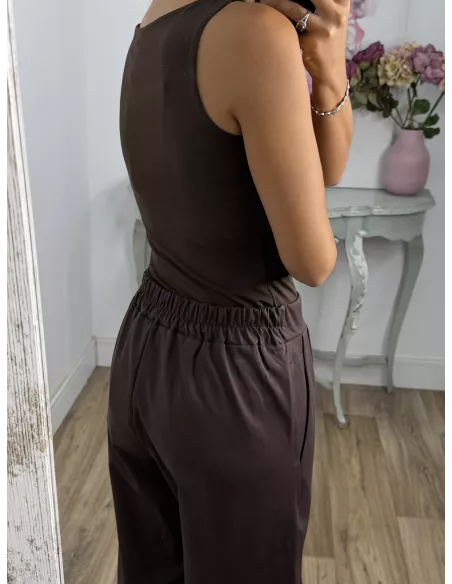 Camiseta básica licra choco escote cuadro