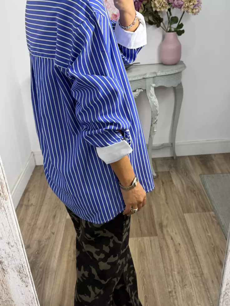 Camisa de rayas con puño ancho blanco