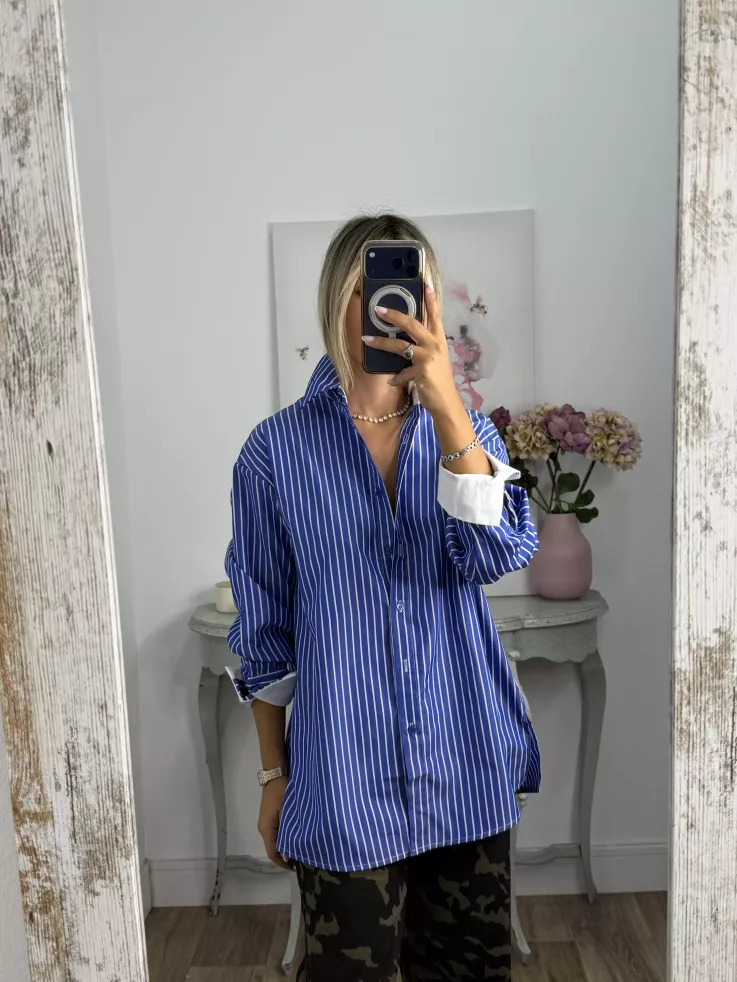 Camisa de rayas con puño ancho blanco