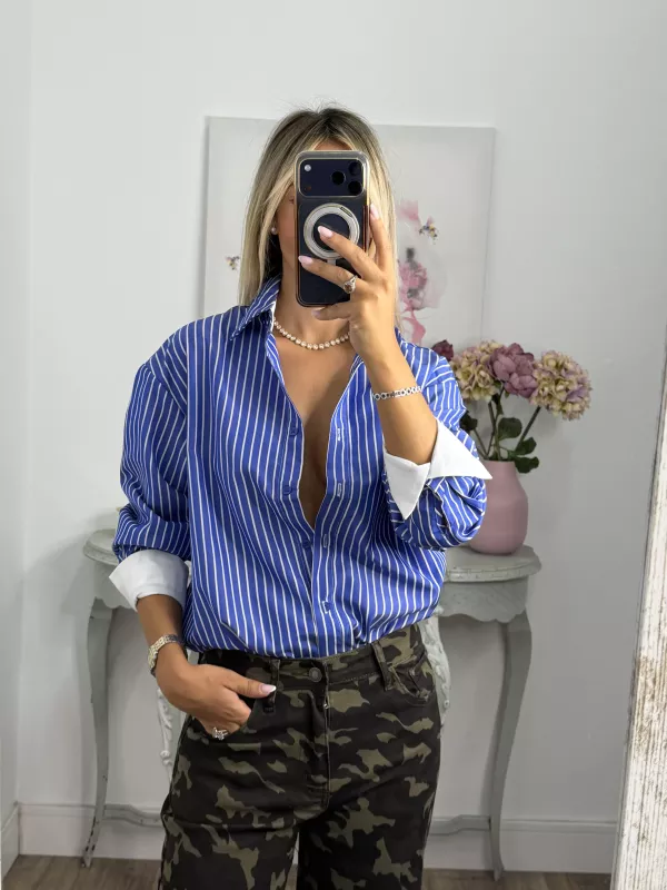 Camisa de rayas con puño ancho blanco