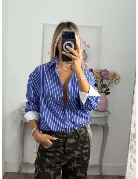 Camisa de rayas con puño ancho blanco