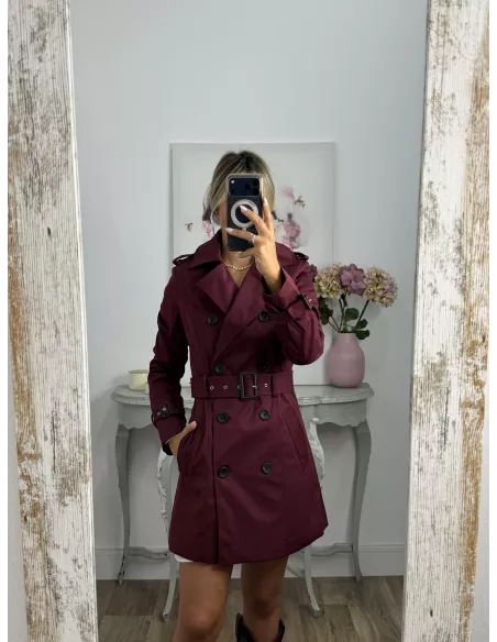 Gabardina color burdeos
