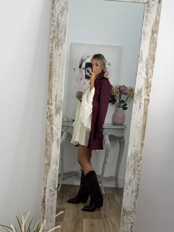 Gabardina color burdeos