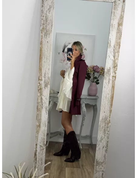 Gabardina color burdeos