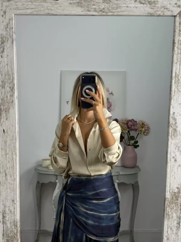 Camisa Kamelia satinada beige