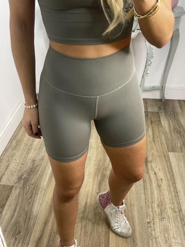 Leggins corto verde tiro alto liso