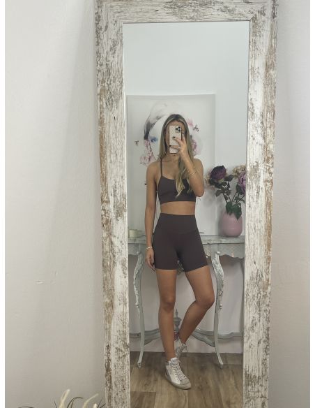 Top marrón deportivo corto