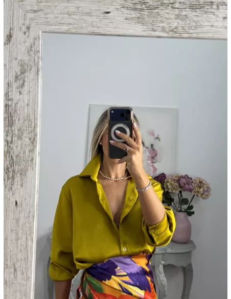 Camisa Kamelia satinada amarilla