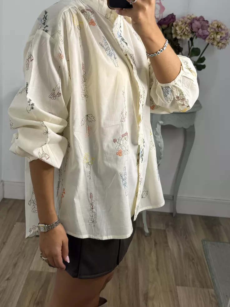 Camisa Aitana beige bordada