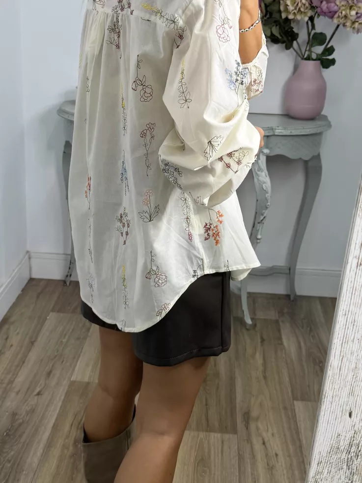 Camisa Aitana beige bordada