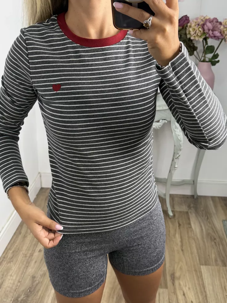 Camiseta rayas gris corazon