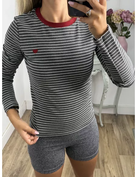 Camiseta rayas gris corazon