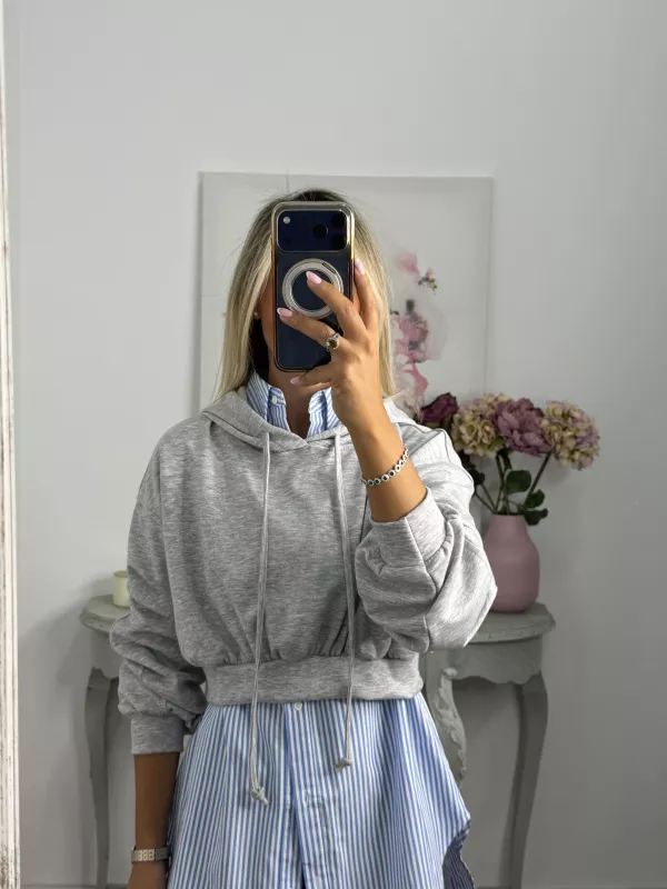 Sudadera corta gris con capucha