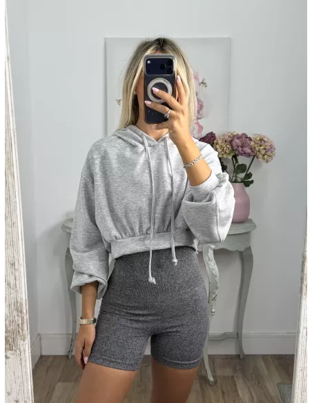 Sudadera corta gris con capucha