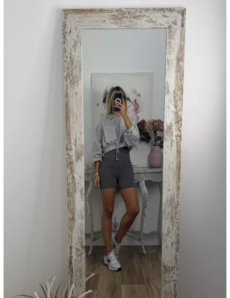Sudadera corta gris con capucha