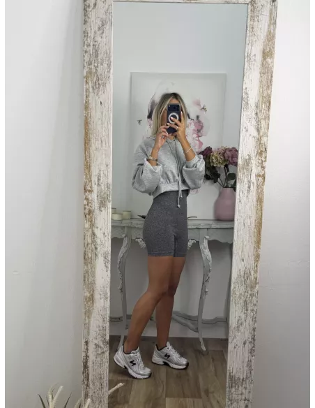 Sudadera corta gris con capucha