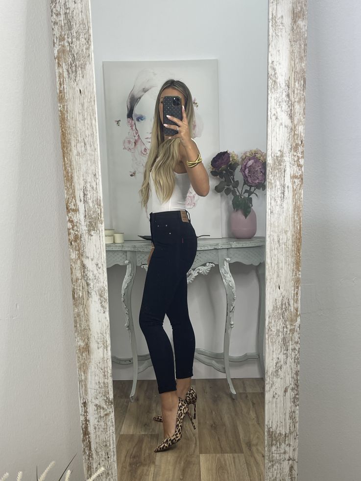 Jeans negro etiqueta roja