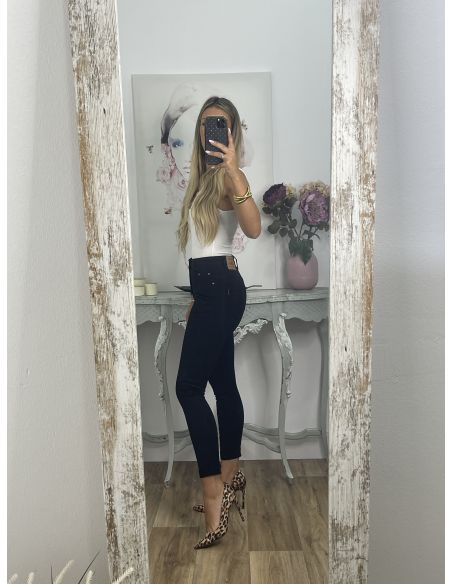 Jeans negro etiqueta roja