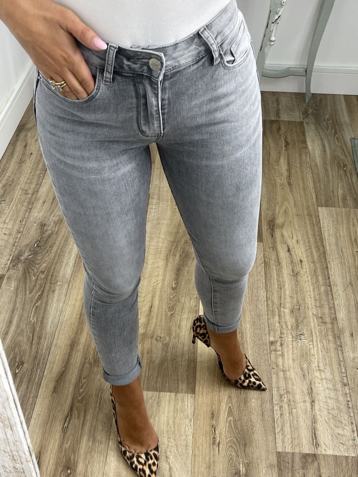 Jeans gris etiqueta roja
