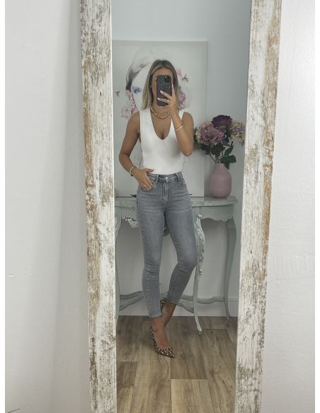 Jeans gris etiqueta roja