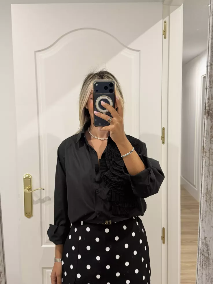 Camisa Flor grande negra
