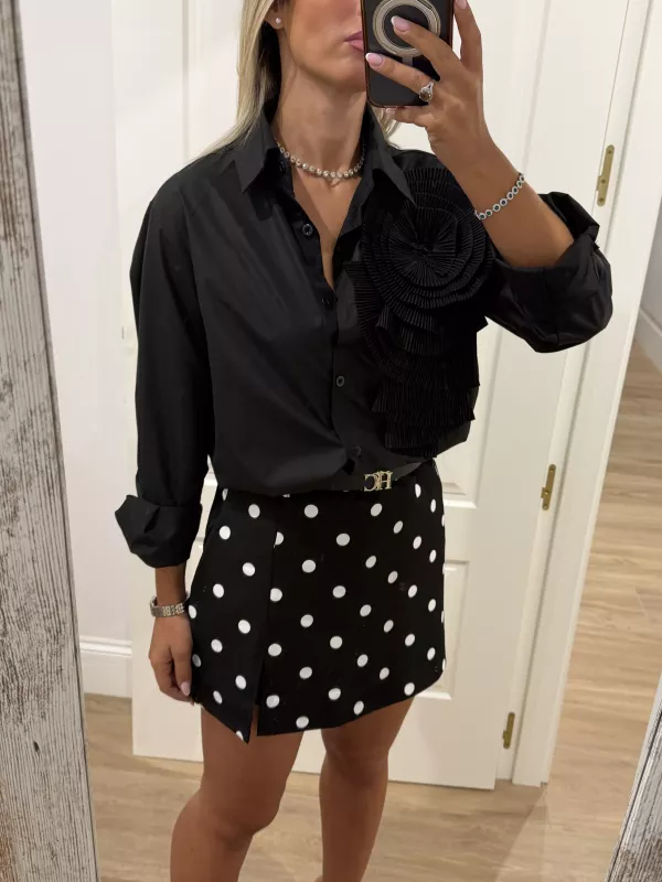 Camisa Flor grande negra