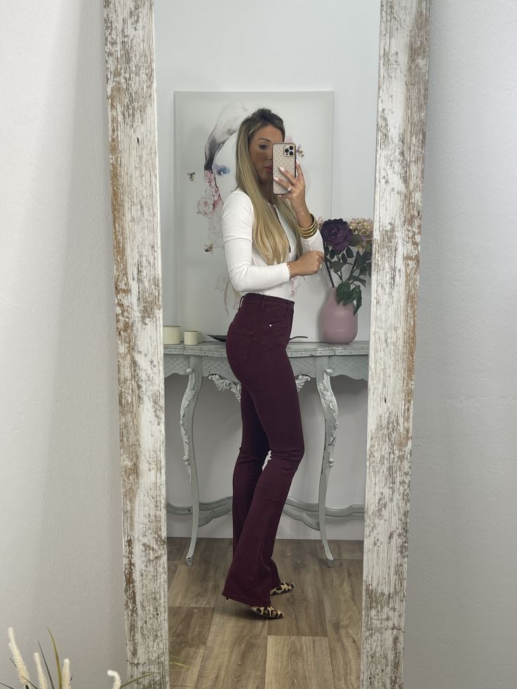 Jeans Iria burdeos de campana