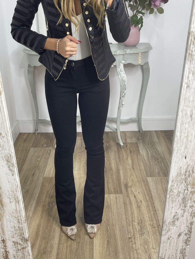 Jeans Iria vaquero negro de campana