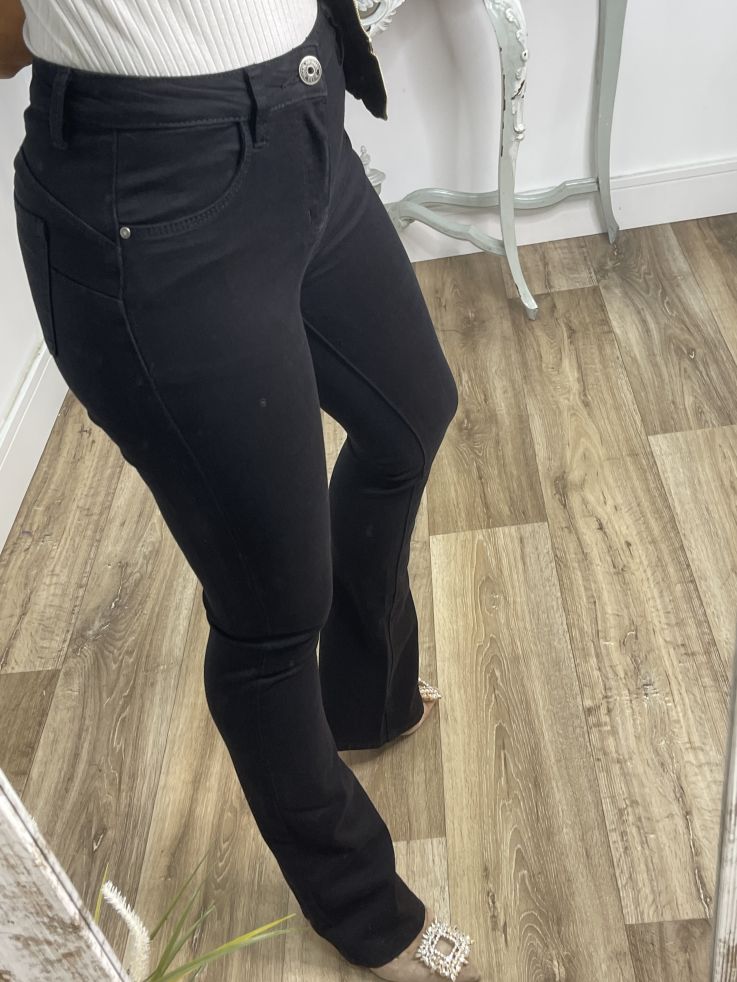 Jeans Iria vaquero negro de campana