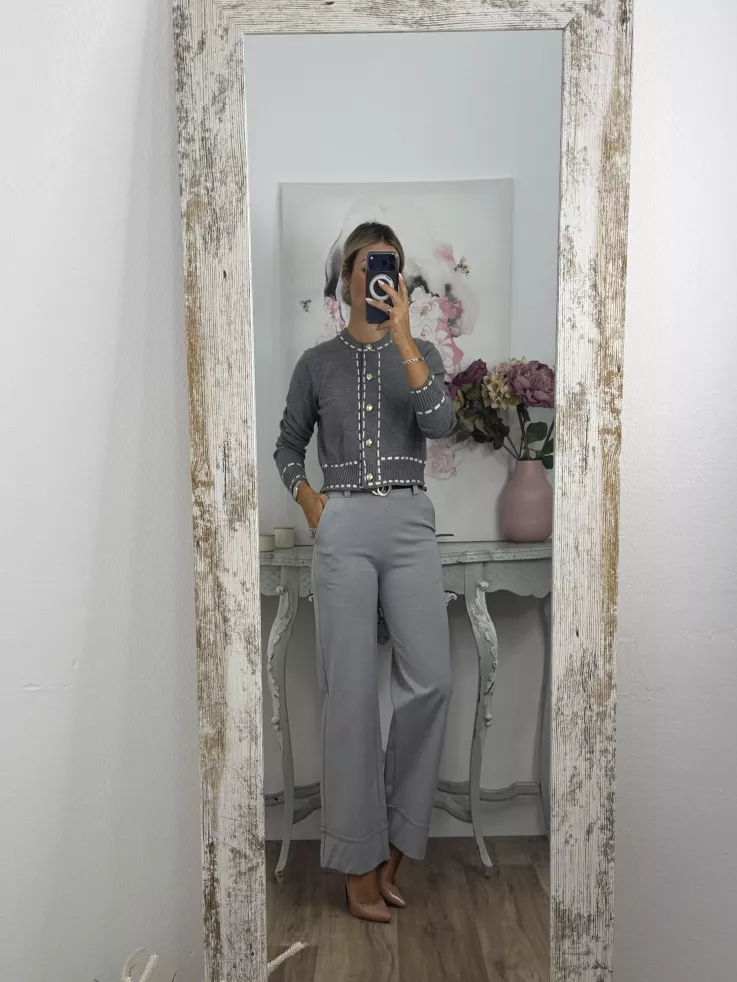 Rebeca gris pespunte blanco
