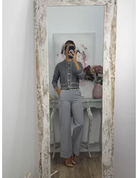 Rebeca gris pespunte blanco