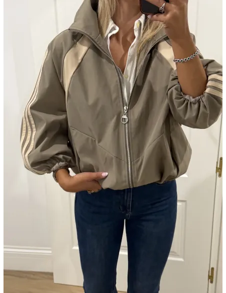 Bomber taupe con rayas beige