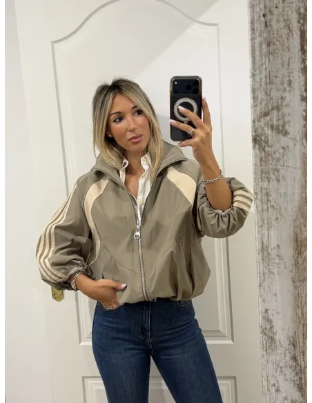 Bomber taupe con rayas beige