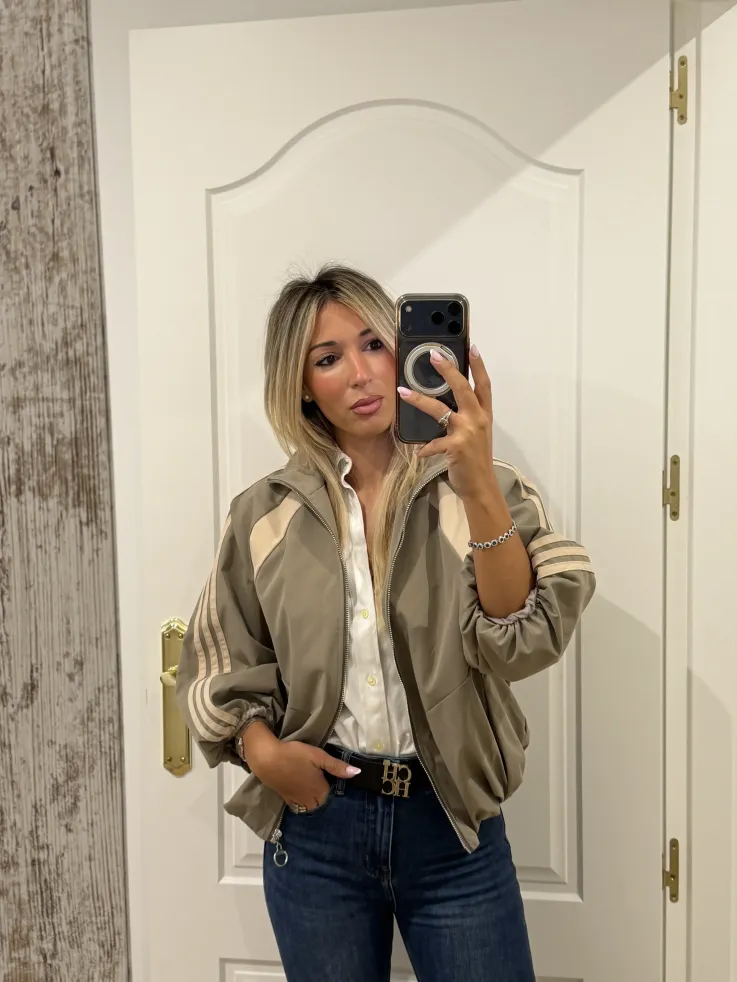 Bomber taupe con rayas beige