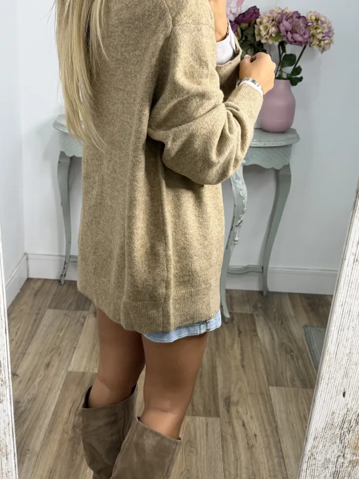 Jersey Laura cuello pico camel