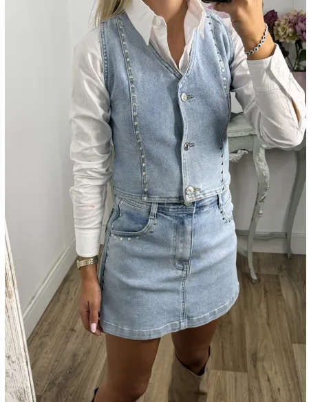 Chaleco denim claro tachuelas