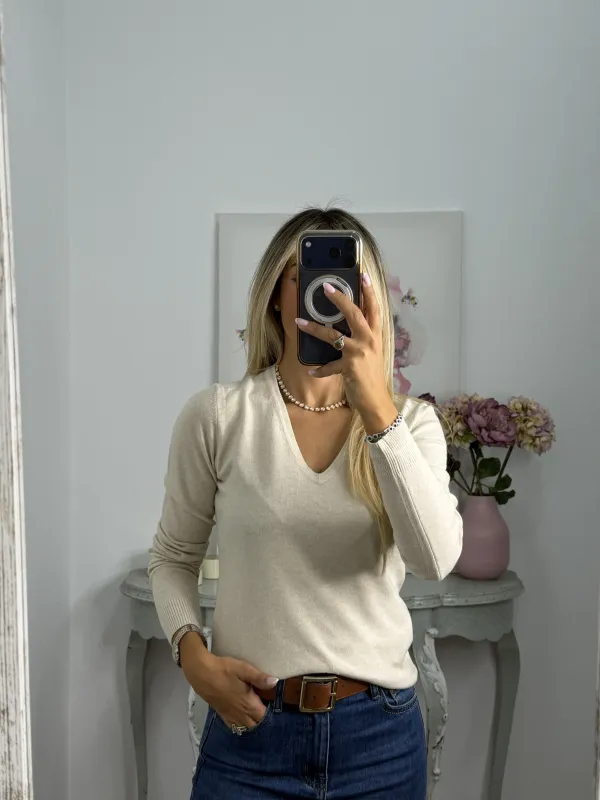 Jersey básico cuello de pico beige