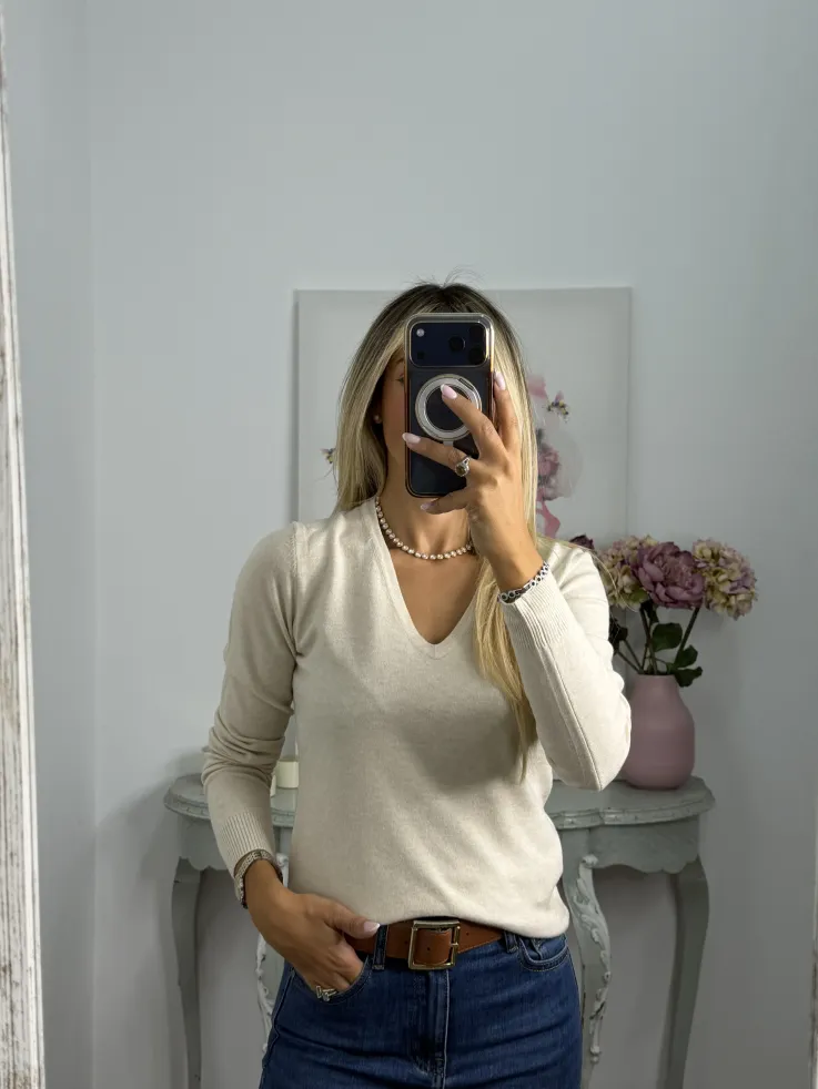 Jersey básico cuello de pico beige