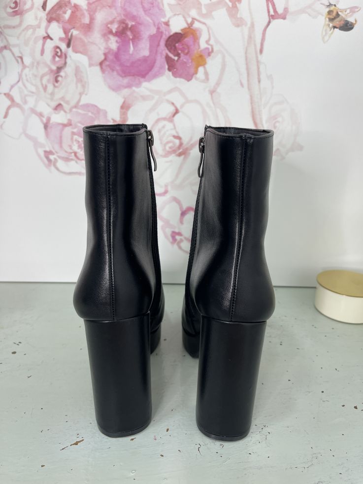 Botín plataforma negros