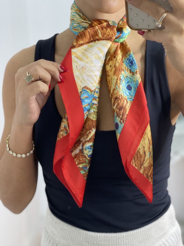 Pañuelo cuello ribete rojo