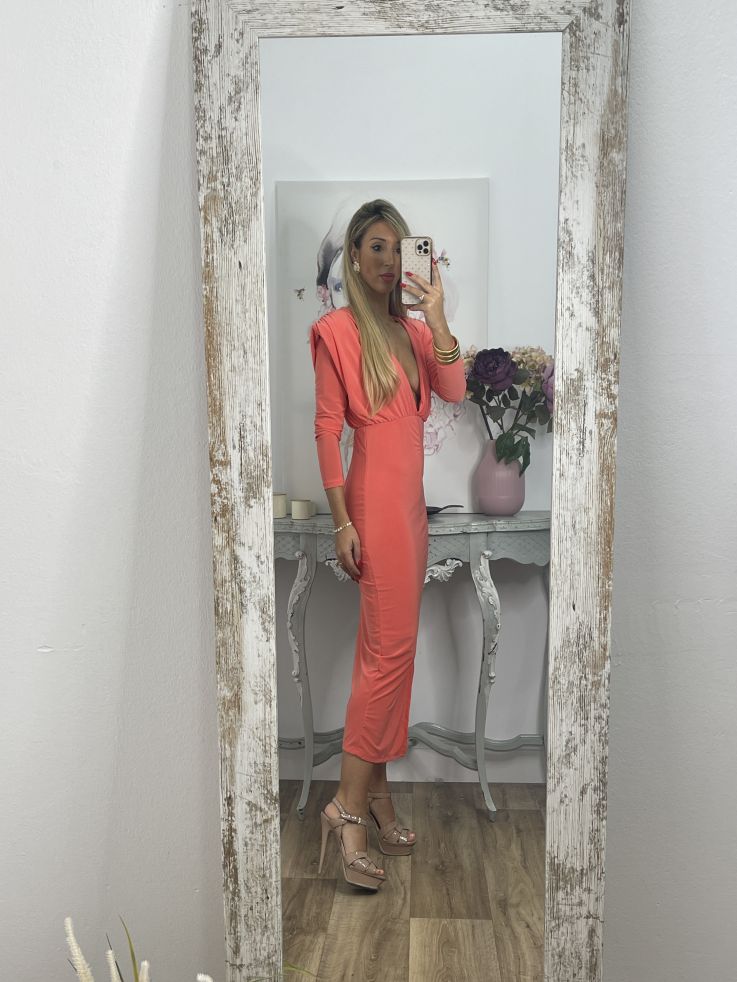 Vestido coral empolvado escote V