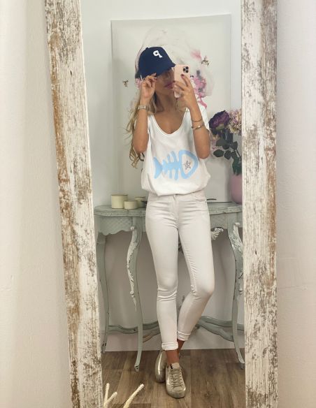 Gorra azul con inicial